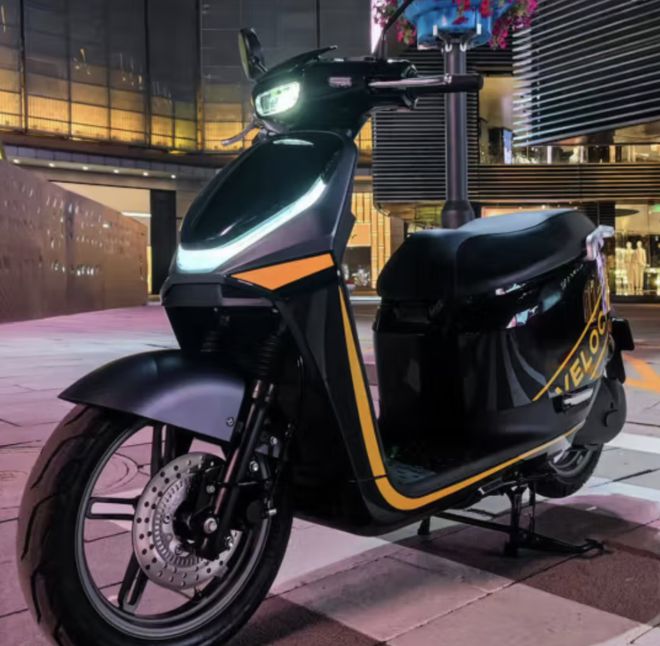 00W中置电机爆发力强续航超200KM！j9九游会登录2款满血性能的电摩配70(图2)