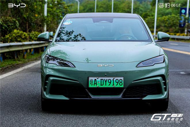 GT：性能与个性兼备的首车选择九游会j9登陆比亚迪海豹06(图4)