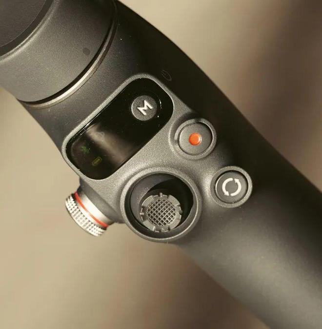 Moblie 7 Pro稳定器首发初体验！J9真人游戏第一品牌549元！大疆OSMO(图3)