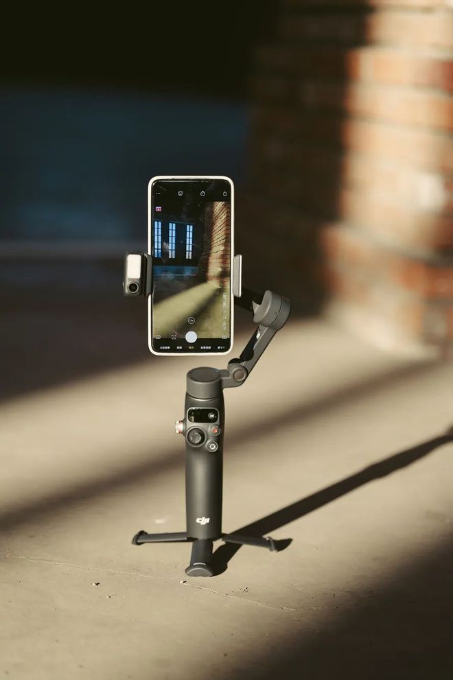 Moblie 7 Pro稳定器首发初体验！J9真人游戏第一品牌549元！大疆OSMO(图5)