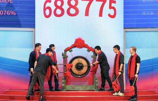 创始人刘靖康用热爱定义人生九游会真人游戏第一品牌影石(图4)